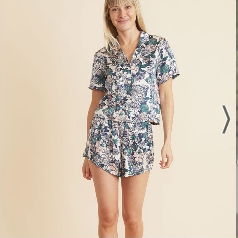 Marine layer Washable Silk Short & top in Pearl Tropical Floral Print